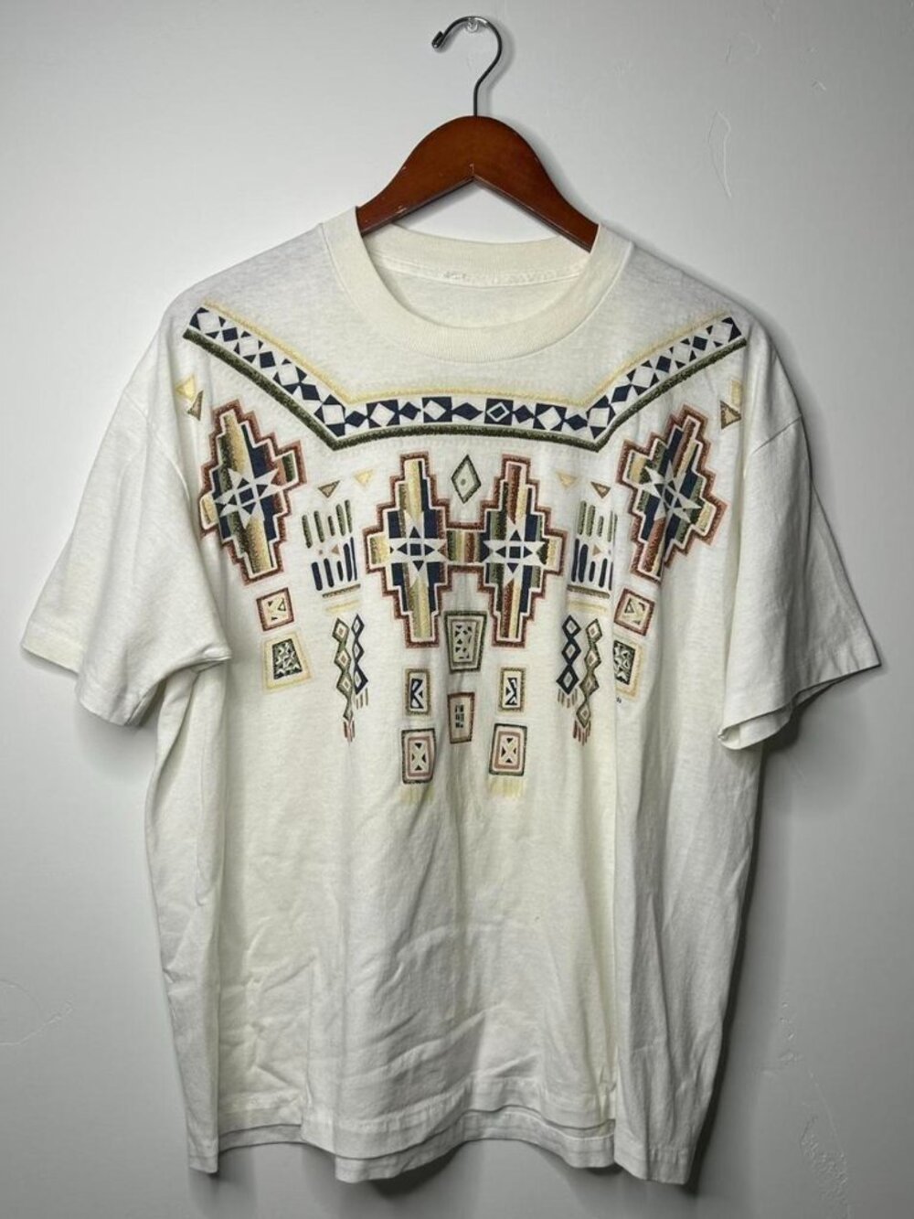 90s Native American Tee no tag about a size large check measurements